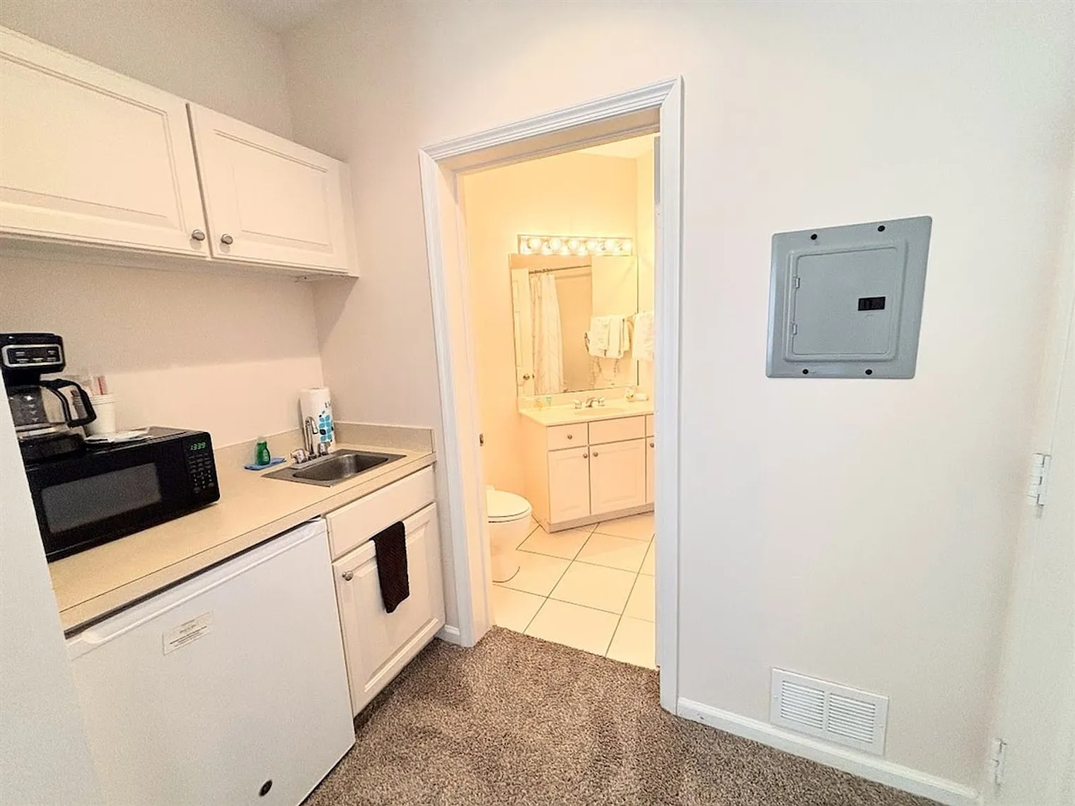 1 bed, 1.0 bath, $1,922 — Photo 3