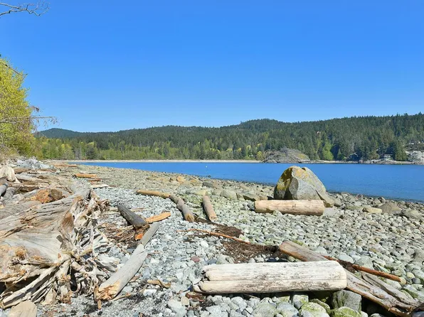 7638 Eureka Ave, Sunshine Coast, BC V7Z 1A1