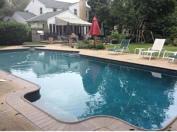 4th image of 1512 Temple Dr