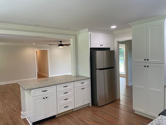 5th image of 605 Cottonfield Ln