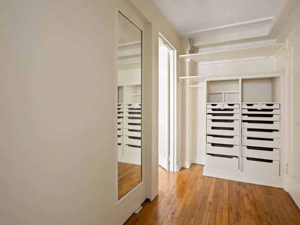 155 East 49th Street 10C image 3 of 7