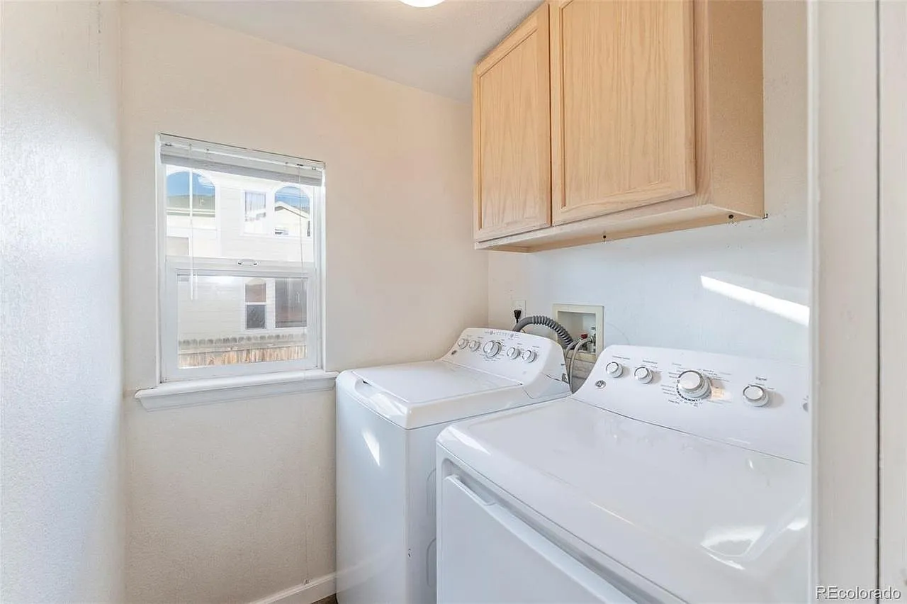 4 bed, 2310 sqft, $3,130 — Photo 4