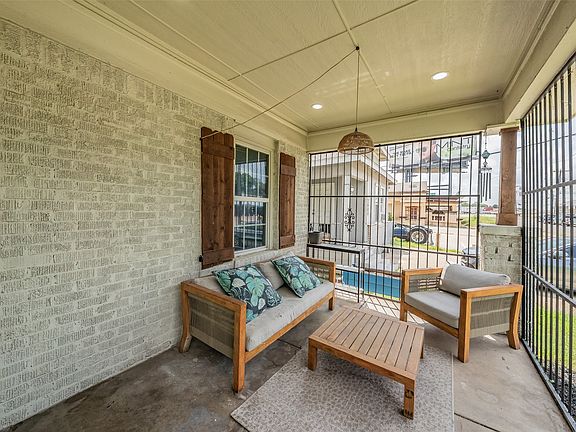 3rd image of 3606 Holmes St