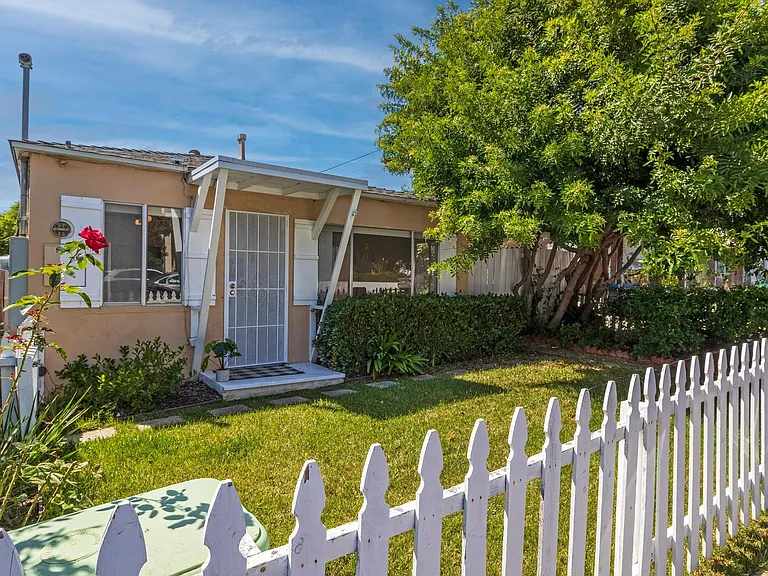 5266 Cass St — Photo 1