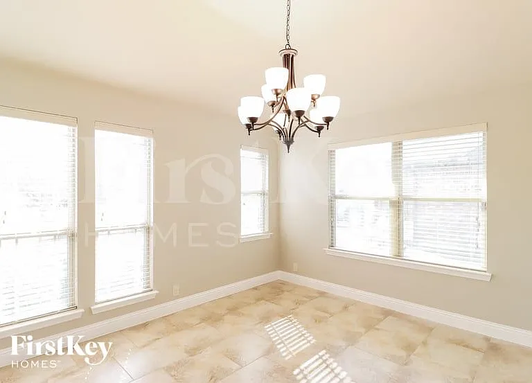 1125 Marigold Dr — Photo 5
