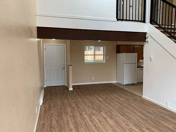 4th image of 930 Enterprise Dr NE Unit B
