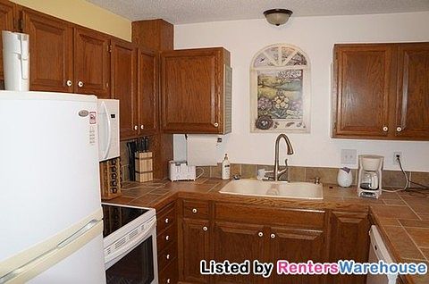 4th image of 2299 Amberwood Dr