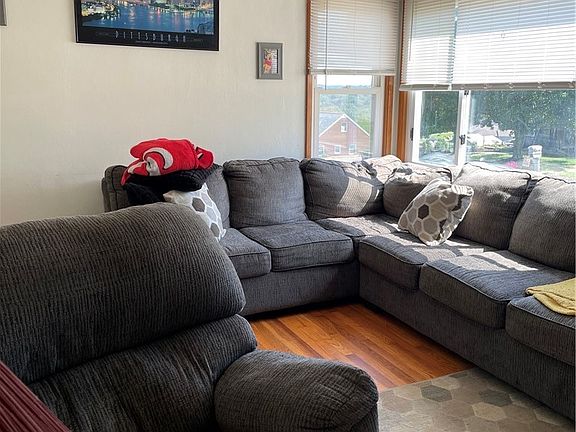 5th image of 203 Leonard Ave