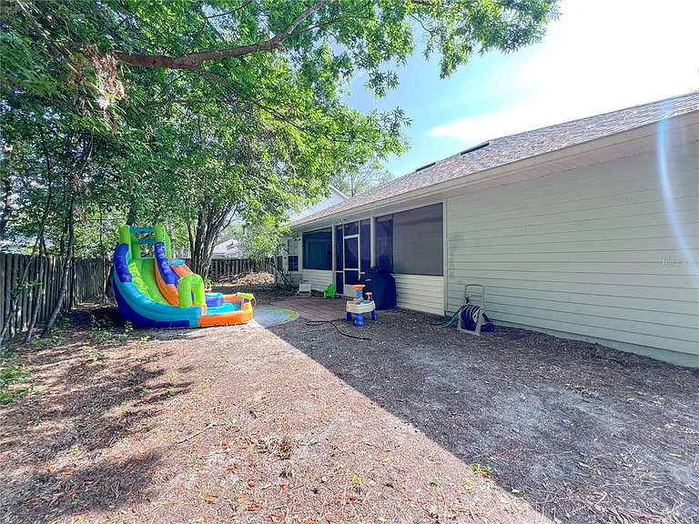 4332 NW 34th Dr — Photo 17