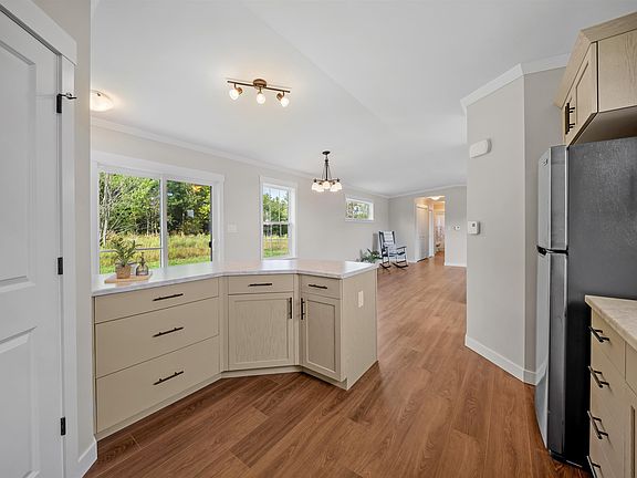 3rd image of 49 Pate Garden Dr