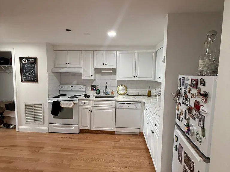 10 Glencoe St #4 — Photo 3