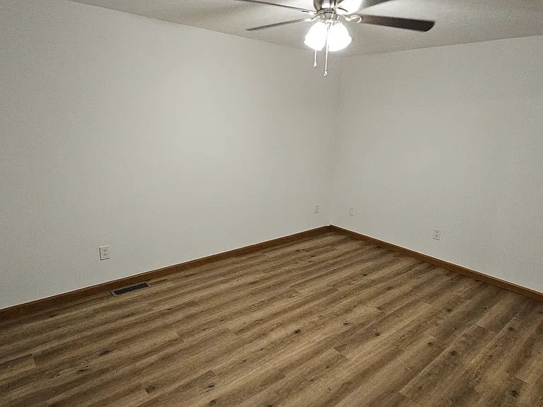 103 E Little St #B — Photo 6