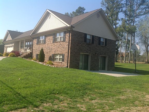4th image of 2520 Candies Ln NW