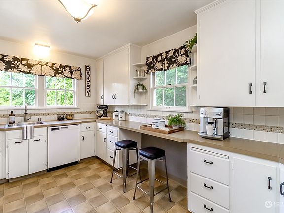 4th image of 105 J Street NE