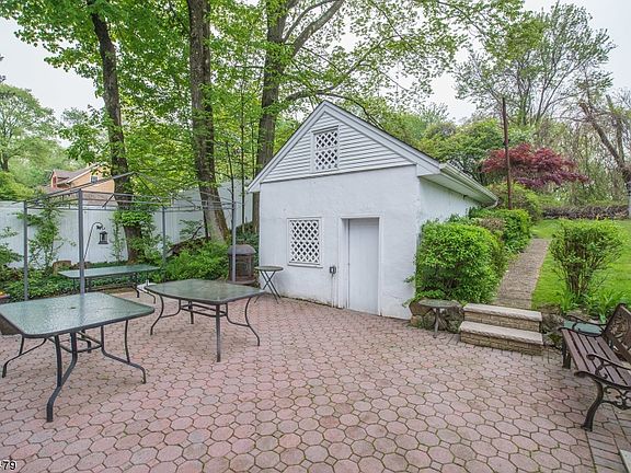 3rd image of 129 Mountain Ave