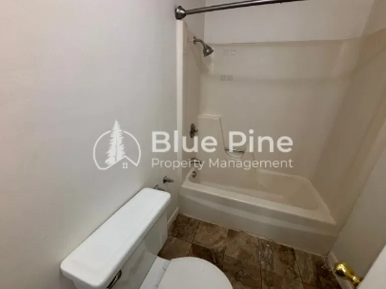 337 E 15th St #3 — Photo 9