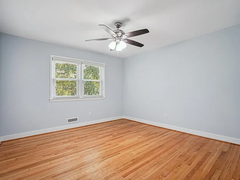 1100 Maple Ave E — Photo 39