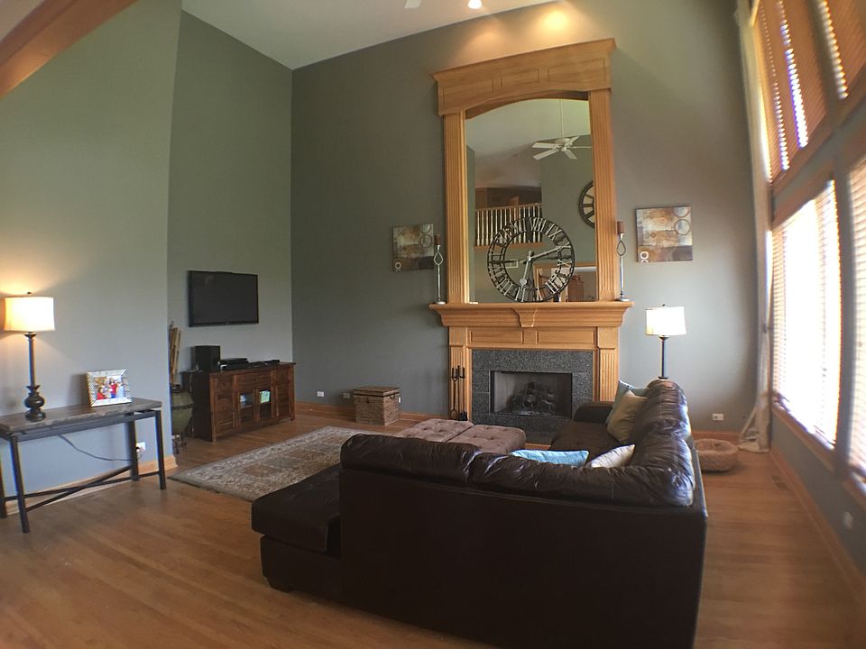 1st image of 933 W Parkview Dr