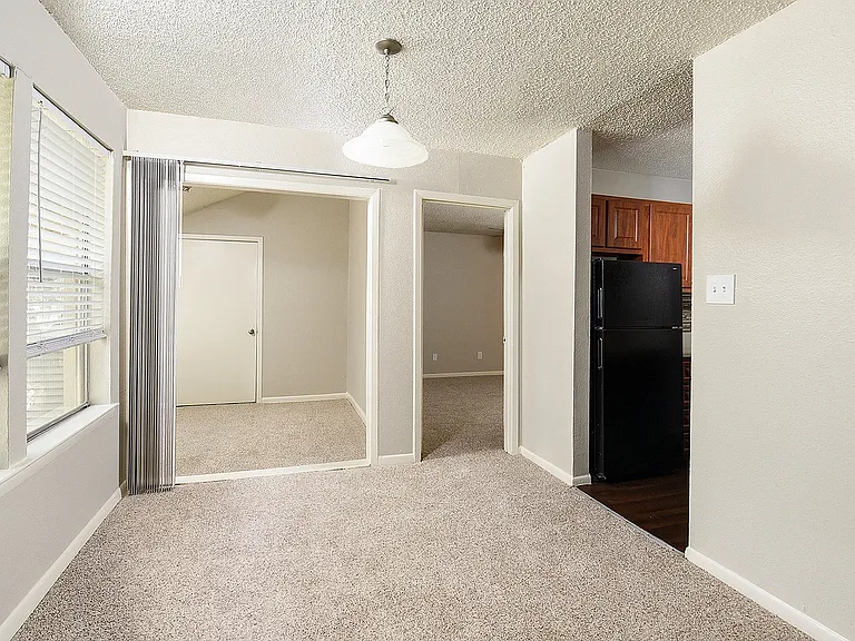 Willow Brook Apartments — Photo 20