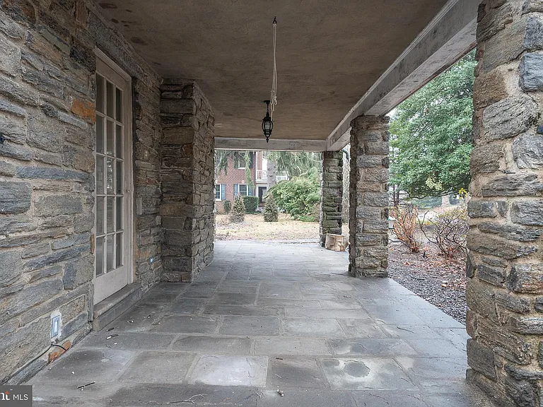 625 Chelten Hills Dr — Photo 3
