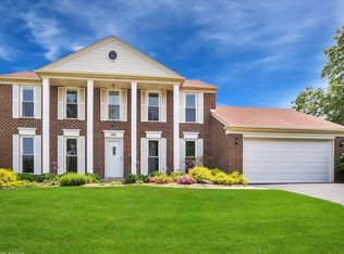 395 Hillside Dr, Roselle, IL 60172