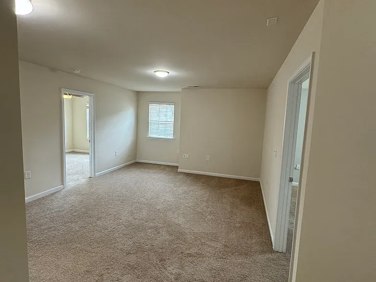 925 Lemster Ln — Photo 40