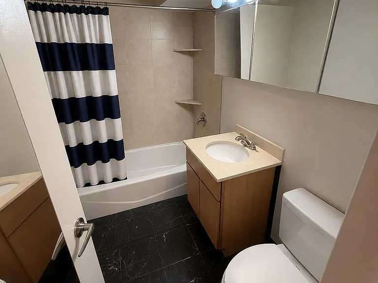 236 W 16th St #1D — Photo 5