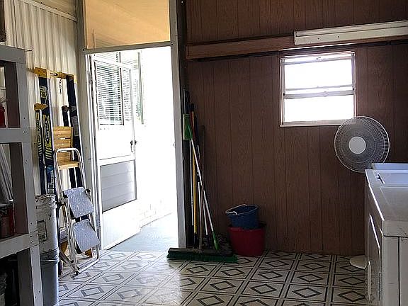 laundry / storage 
