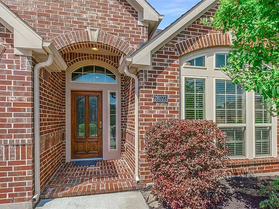 Charming entrance to your new home!