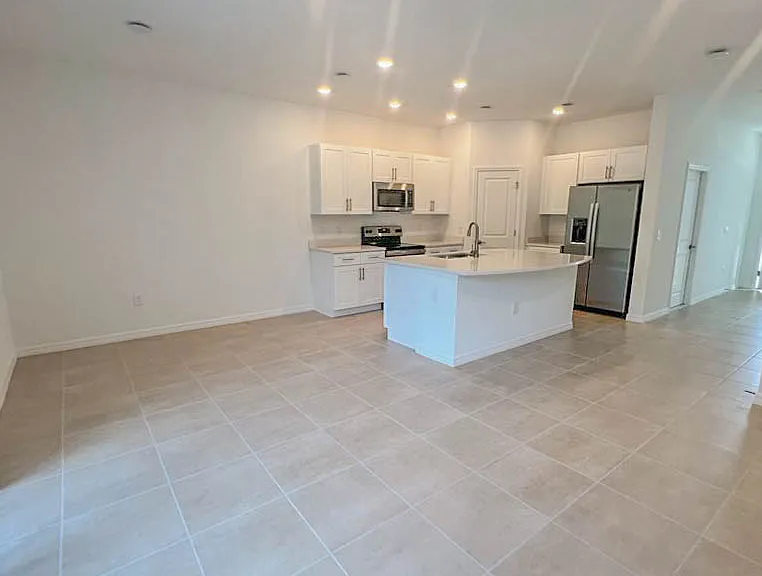 3639 Davenport Creek Ct — Photo 3