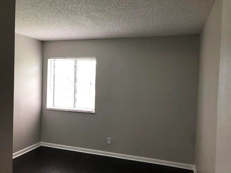 2241 White Pine Cir #B — Photo 9