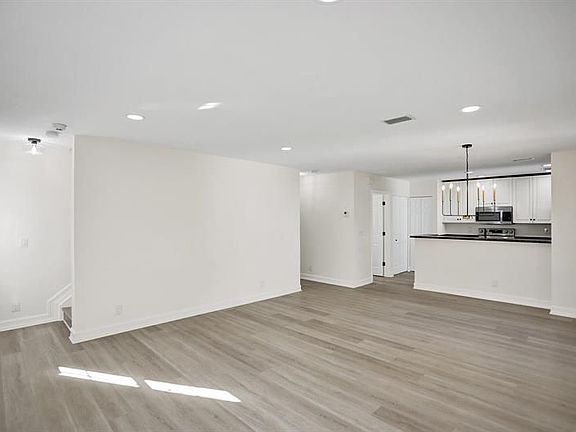 5th image of 1127 Florida Ave
