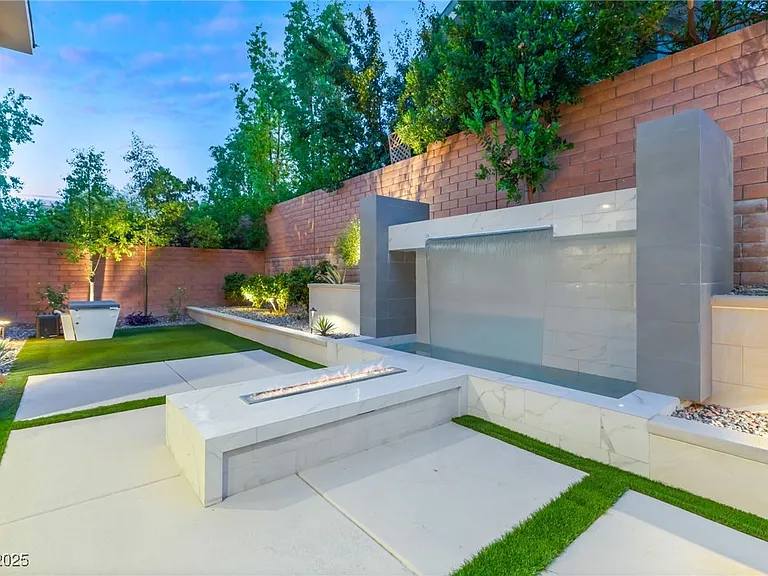 19 Garden Rain Dr — Photo 41
