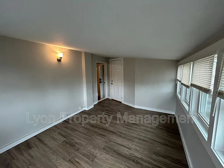 44 7th St #2 — Photo 6