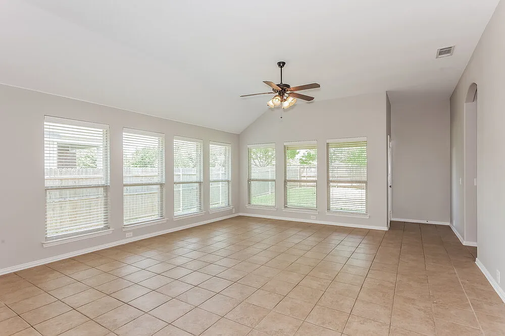 4 bed, 2.0 bath, 2036 sqft, $3,350 — Photo 3