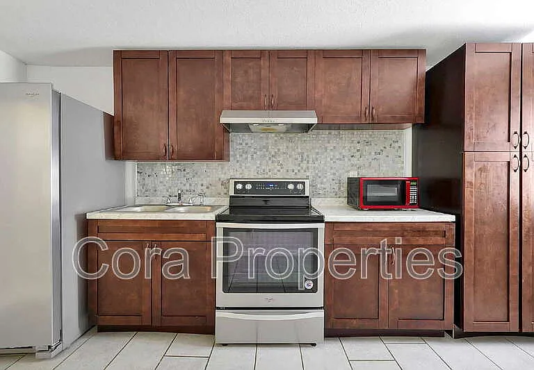 608 Claude Holmes Sr Ave — Photo 8