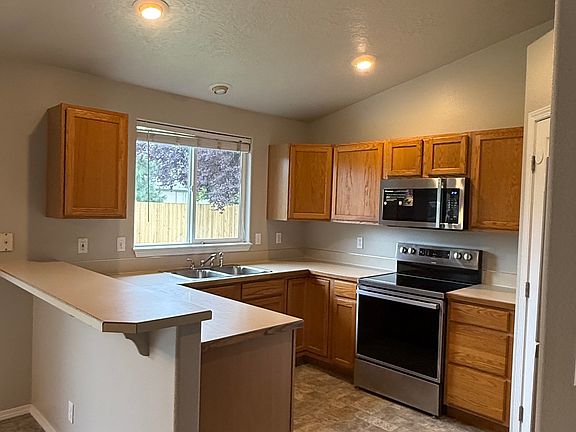 5th image of 13646 W Meadowdale Dr
