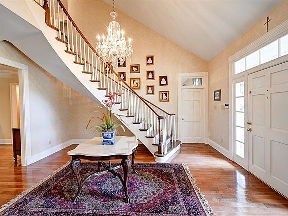 5th image of 25 Chateau Palmer Dr