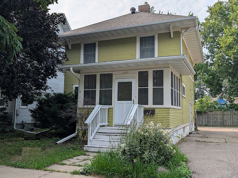 1005 1st St. SW-view from street