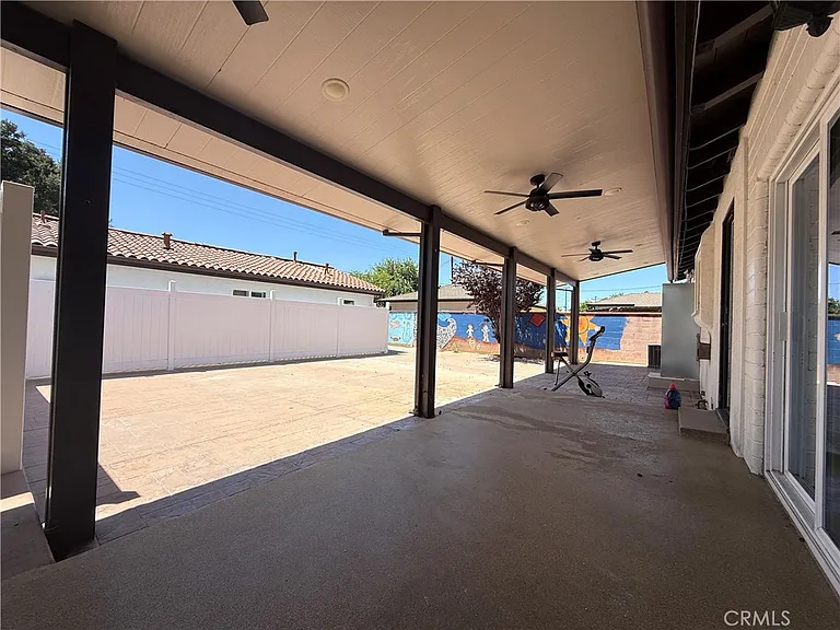 5055 Lincoln — Photo 10