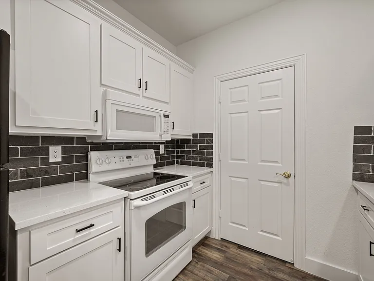 1919 Maplewood Trl — Photo 33