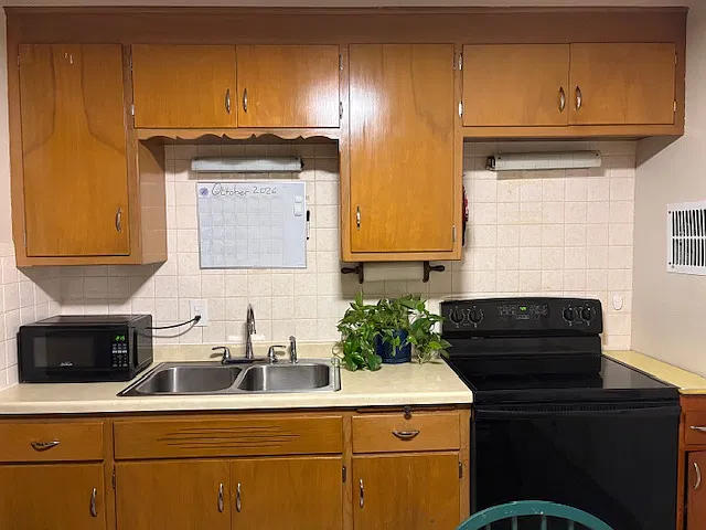 3 bed, 1.5 bath, 900 sqft, $1,650 — Photo 2