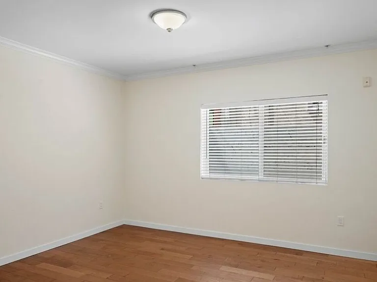 10616 Kinnard Ave #101 — Photo 20