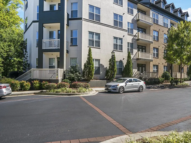 Drift Dunwoody — Photo 43