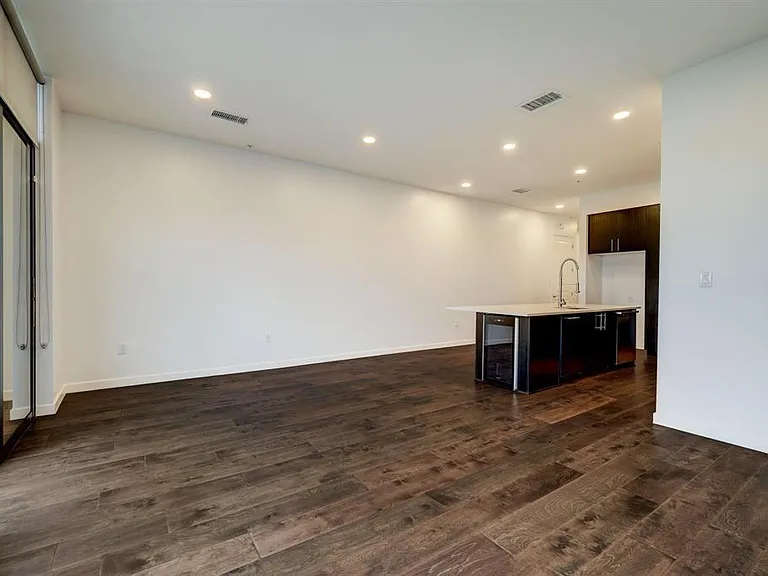 4820 Caroline St #404 — Photo 13