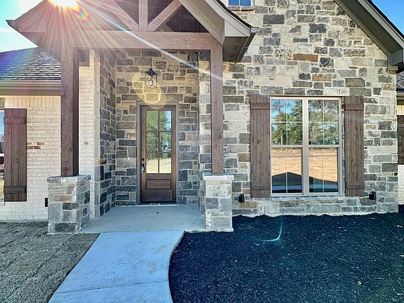 5th image of 237 Clara Ln