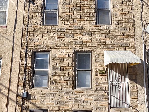 2nd image of 1947 W Bristol St