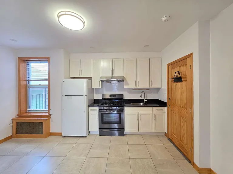 1519 W 5th St #2F — Photo 6
