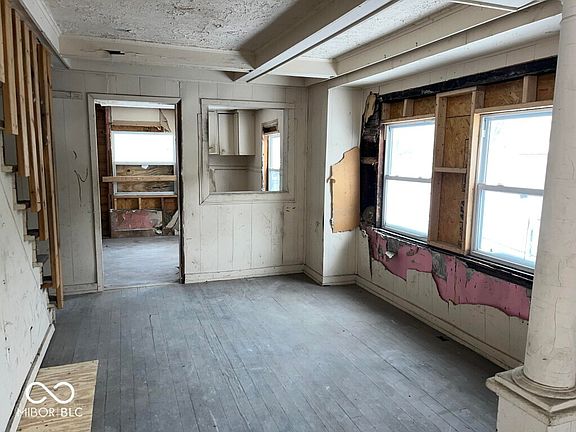 3rd image of 2729 Columbia Ave