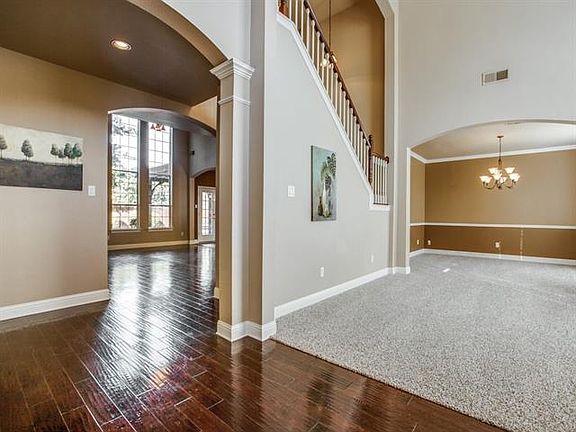 4th image of 135 Carolyn Ln